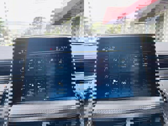 Used 2024 Chevrolet Tahoe Z71 w/ Luxury Package image 32