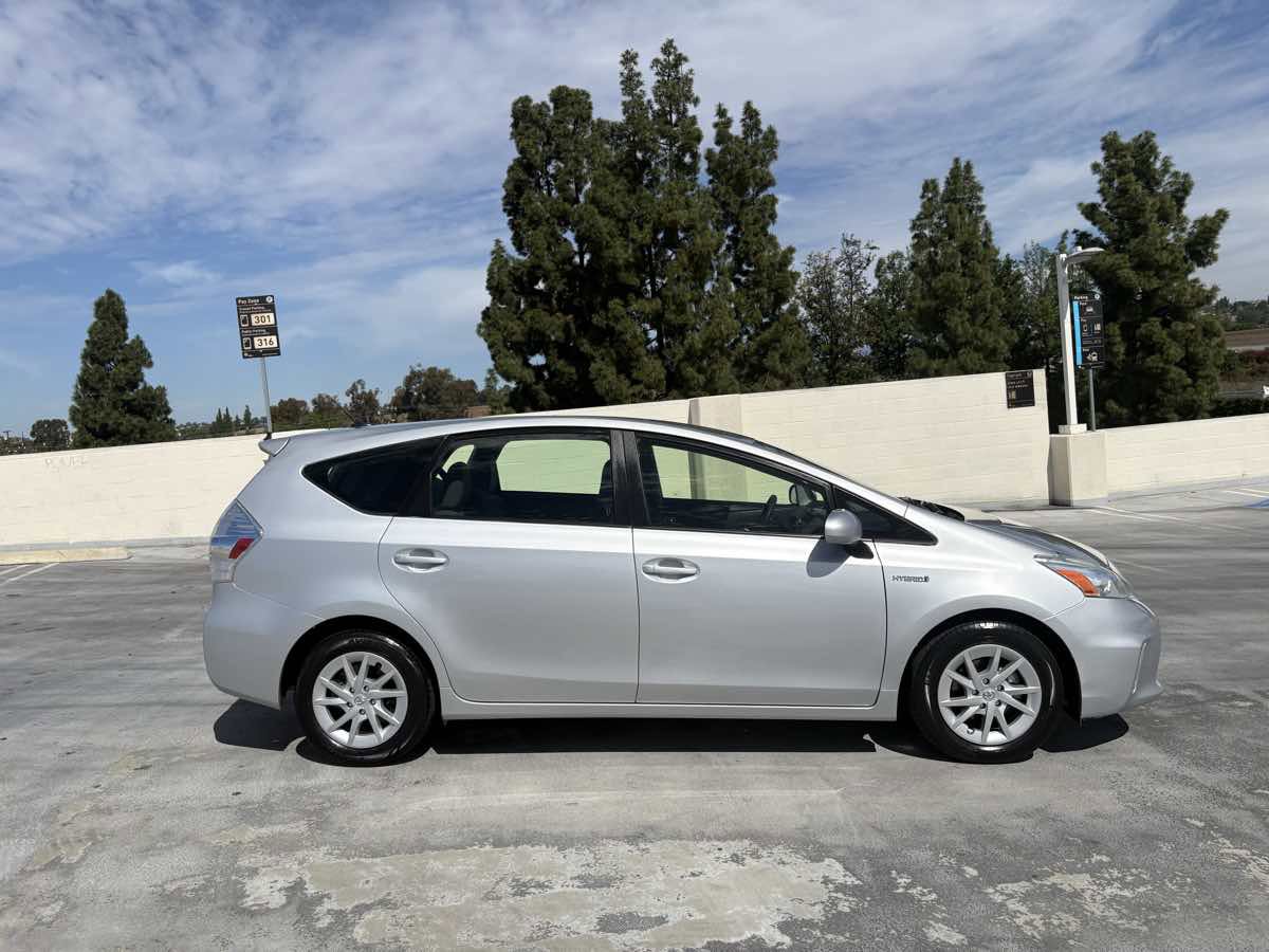 Used 2013 Toyota Prius V Three image 28