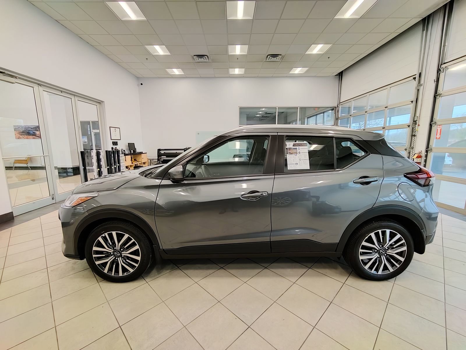 Used 2024 Nissan Kicks SV image 6
