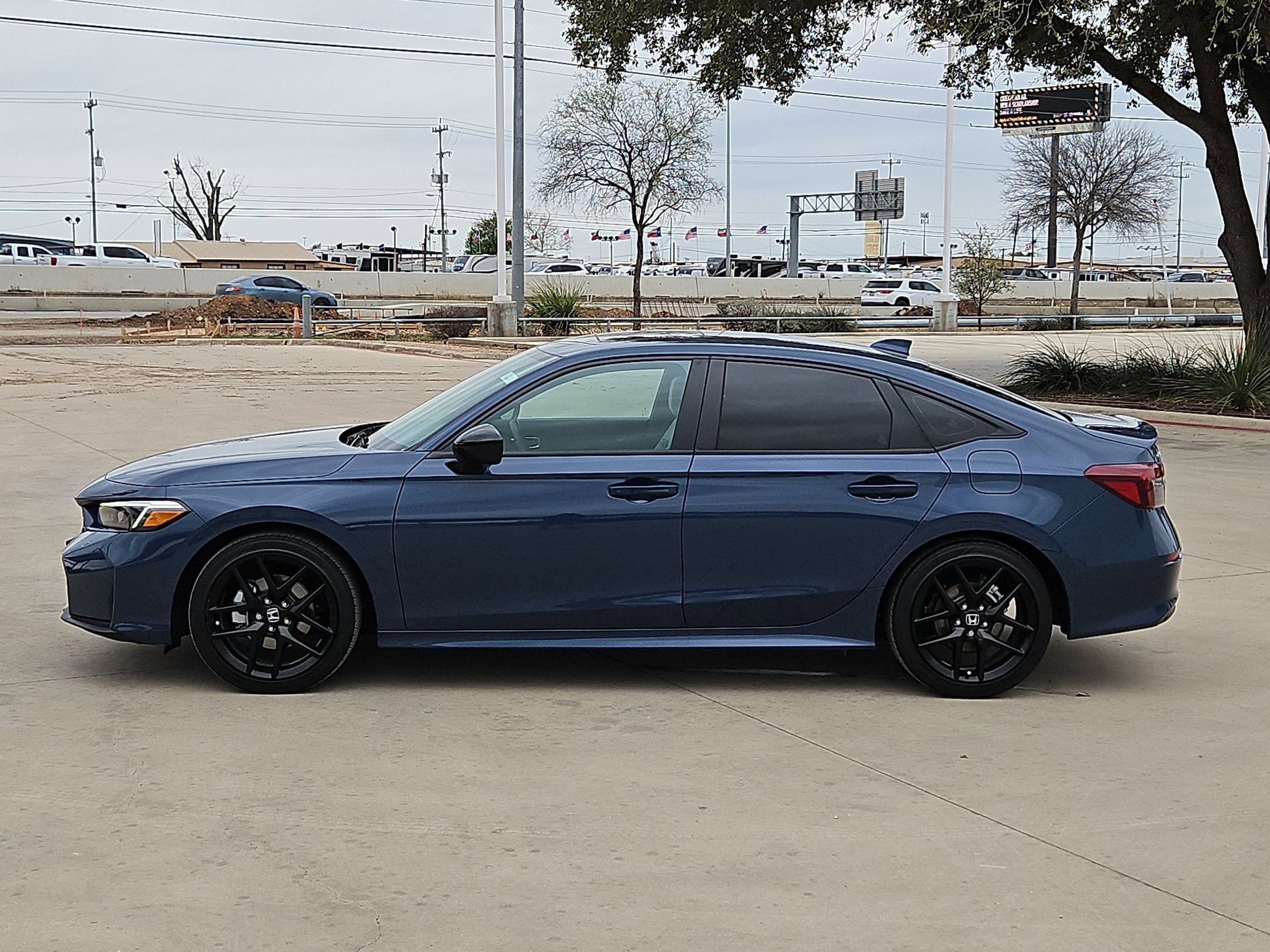 Used 2025 Honda Civic Sport image 6