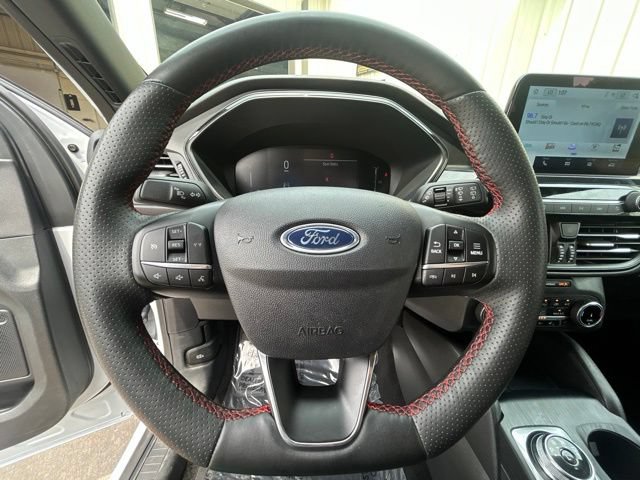 Used 2025 Ford Escape ST-Line Select AWD/4WD image 28