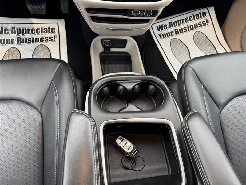 Used 2024 Chrysler Pacifica Touring-L image 34