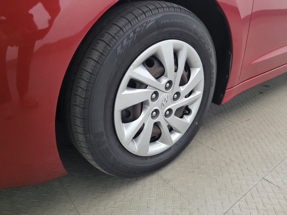 Used 2019 Hyundai Elantra SE FWD image 31
