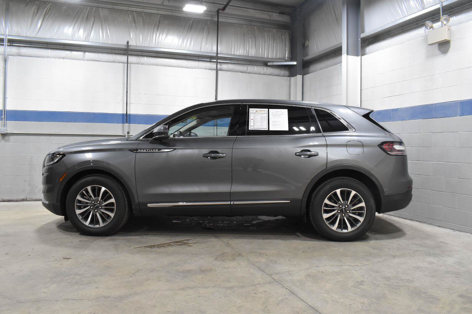 Used 2023 Lincoln Nautilus Reserve AWD/4WD image 21