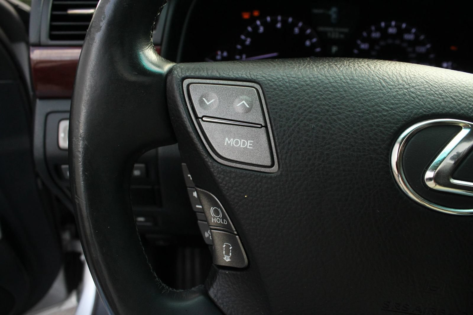 Used 2011 Lexus LS 460 L w/ Luxury Pkg RWD image 32
