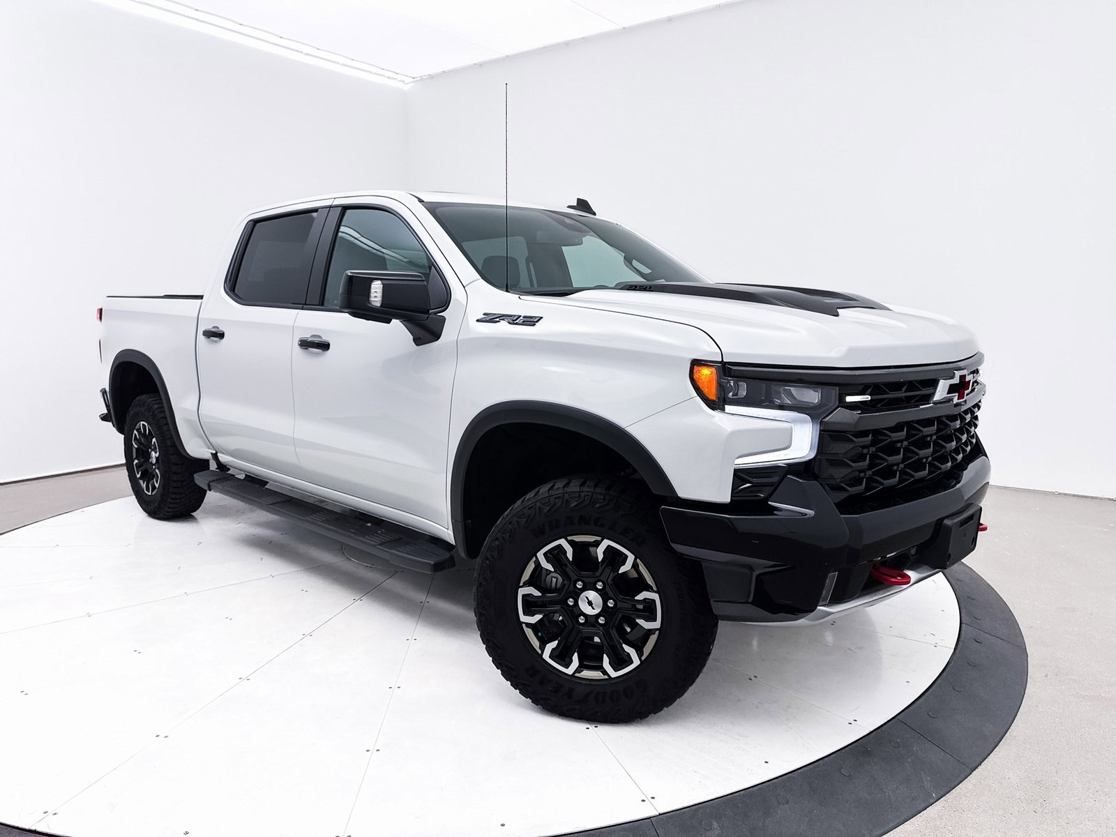 Used 2024 Chevrolet Silverado 1500 ZR2 w/ LPO, Dark Essentials Package image 8