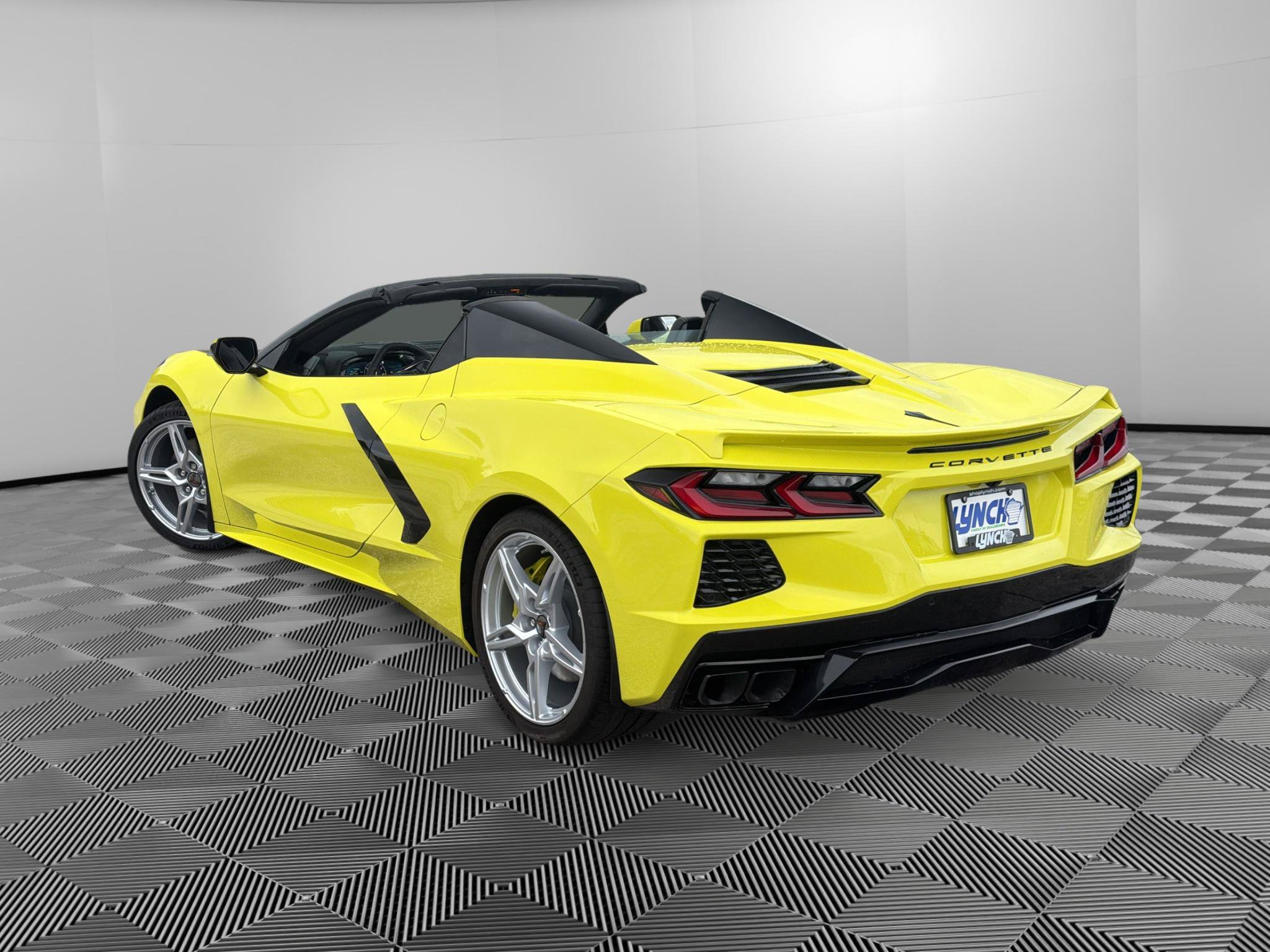 Used 2024 Chevrolet Corvette Stingray Premium Conv w/ 3LT RWD image 3