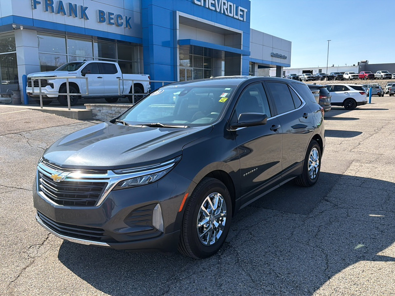 Used 2023 Chevrolet Equinox LT image 1