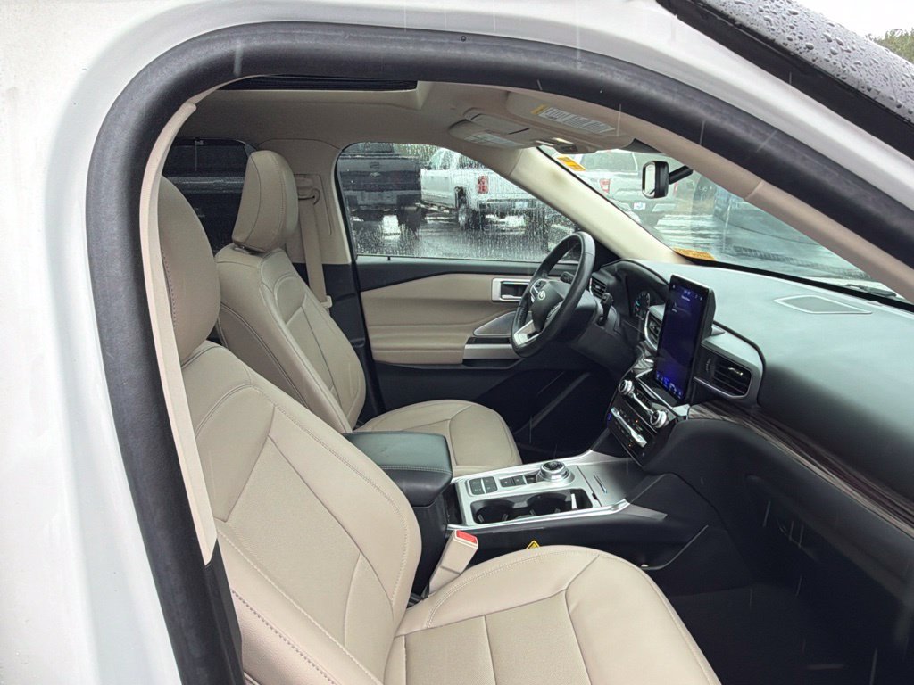 Used 2024 Ford Explorer Limited w/ Limited Technology Package RWD image 14