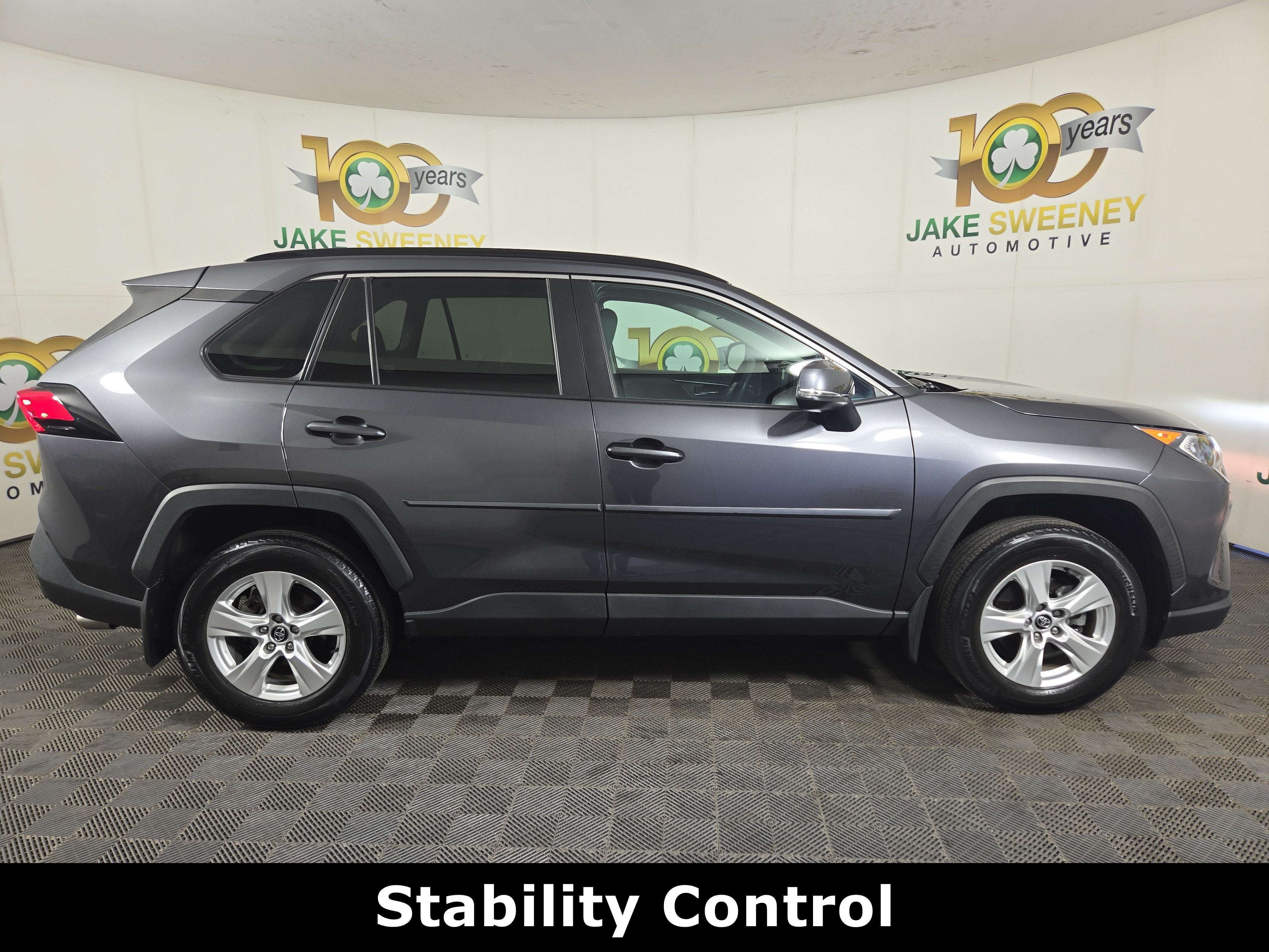 Used 2020 Toyota RAV4 XLE w/ Convenience Package FWD image 11