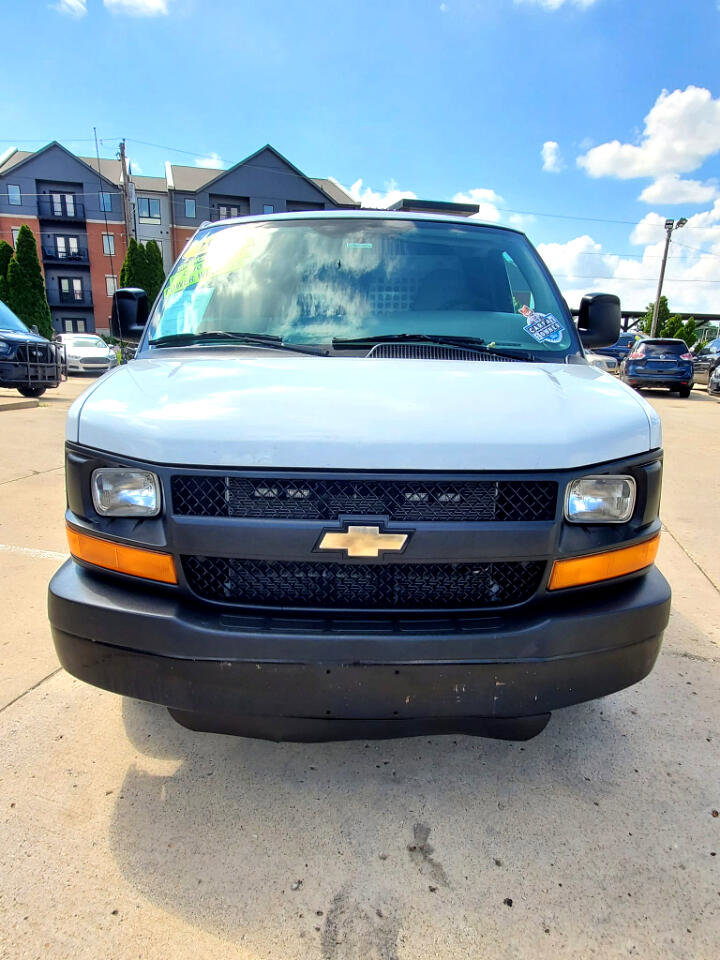 Used 2014 Chevrolet Express 3500 Extended RWD image 2