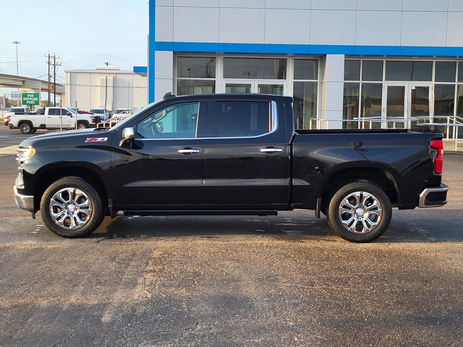 Used 2024 Chevrolet Silverado 1500 LTZ w/ LTZ Convenience Package II image 2