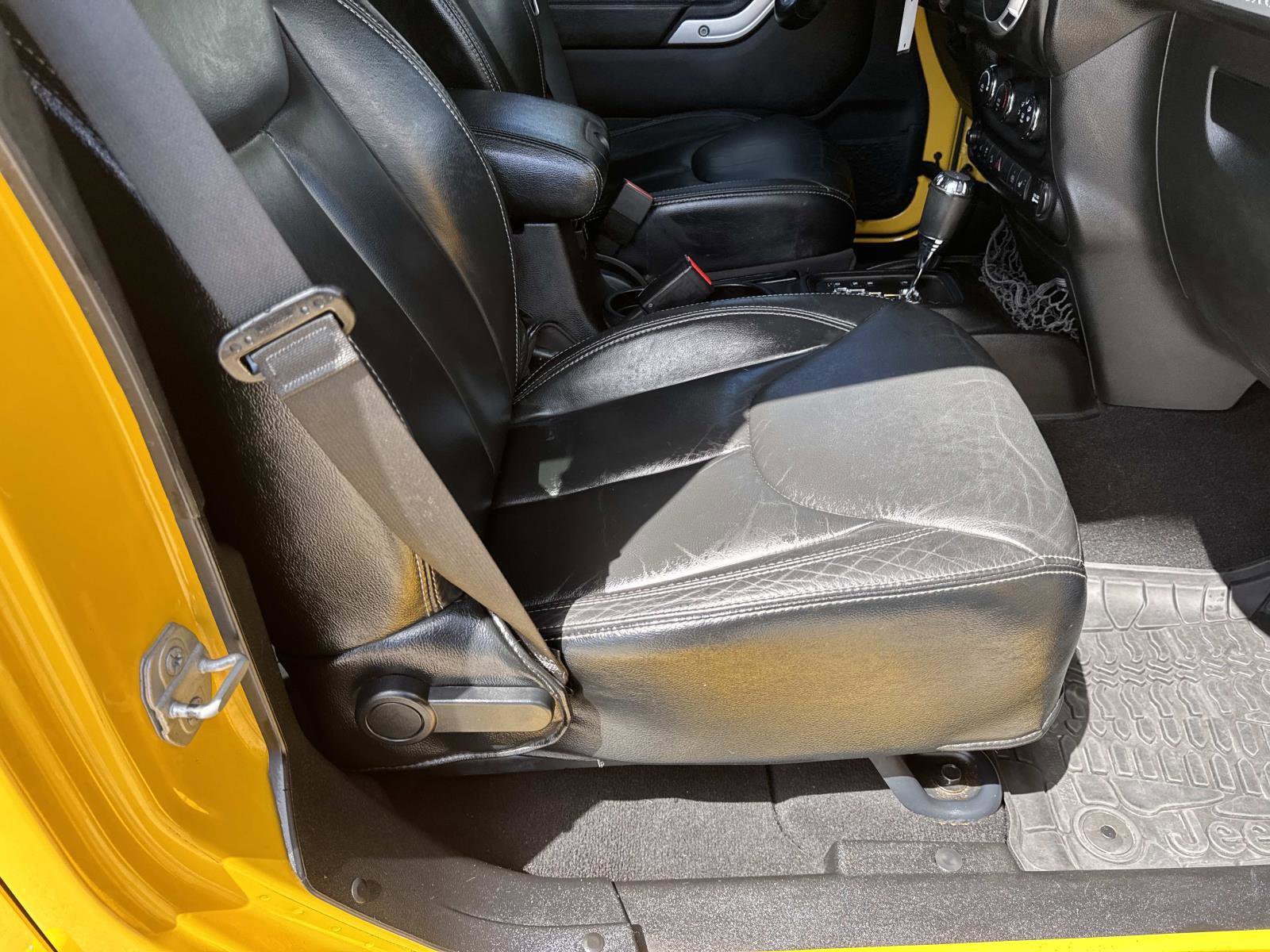 Used 2015 Jeep Wrangler Unlimited Rubicon image 11