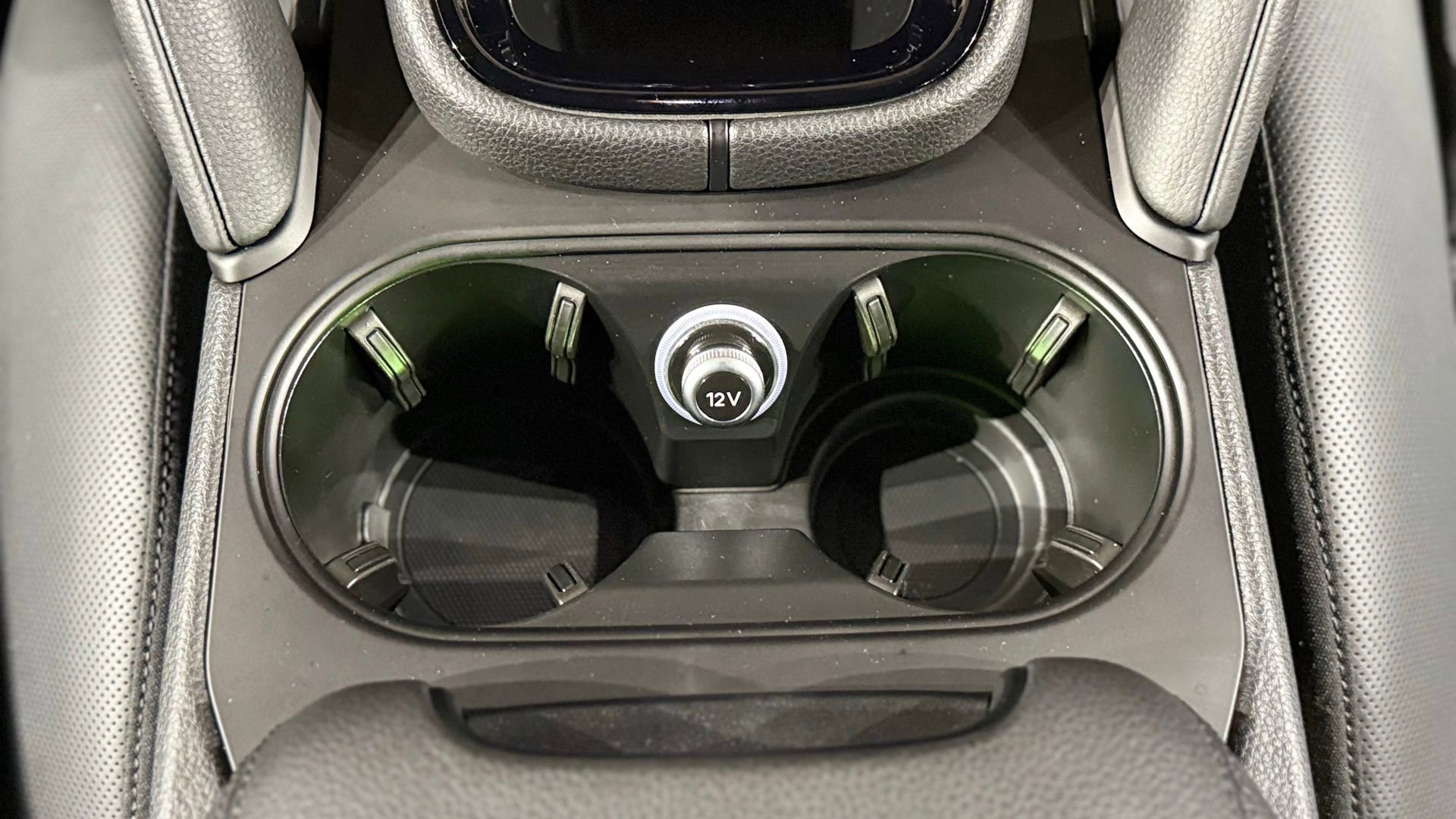 Used 2025 Porsche Cayenne Coupe image 92