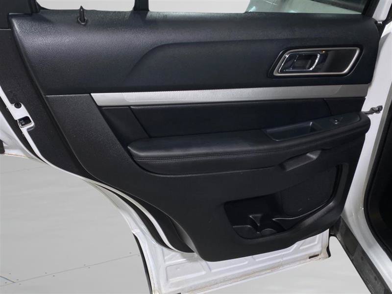 Used 2016 Ford Explorer XLT AWD/4WD image 10