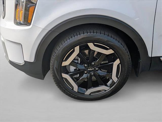 Used 2024 Kia Telluride EX w/ EX Captain's Chair Package image 25