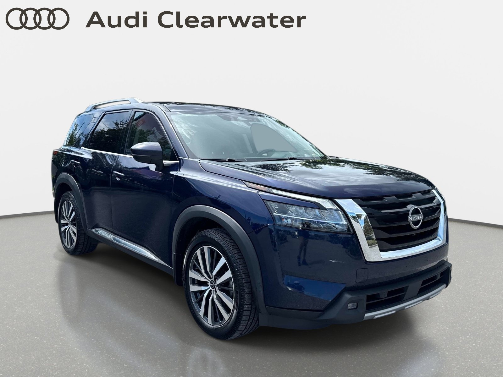Used 2022 Nissan Pathfinder Platinum w/ Cargo Package AWD/4WD image 6
