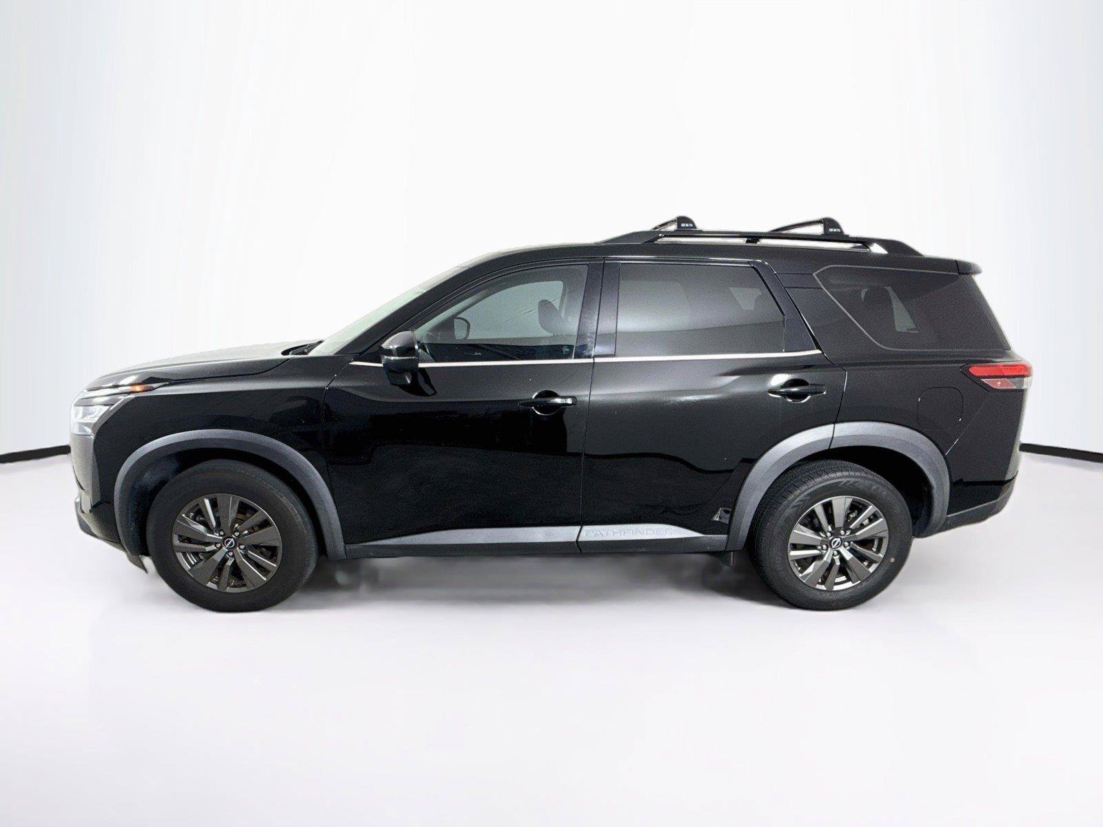 Used 2022 Nissan Pathfinder SV AWD/4WD image 2