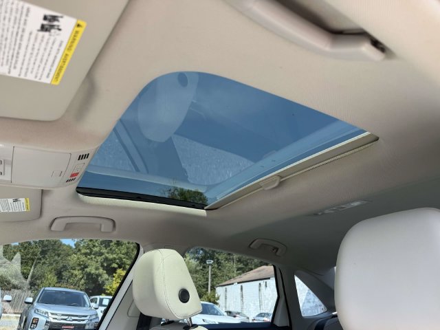 Used 2024 Volkswagen Jetta SE w/ Panoramic Sunroof Package FWD image 17