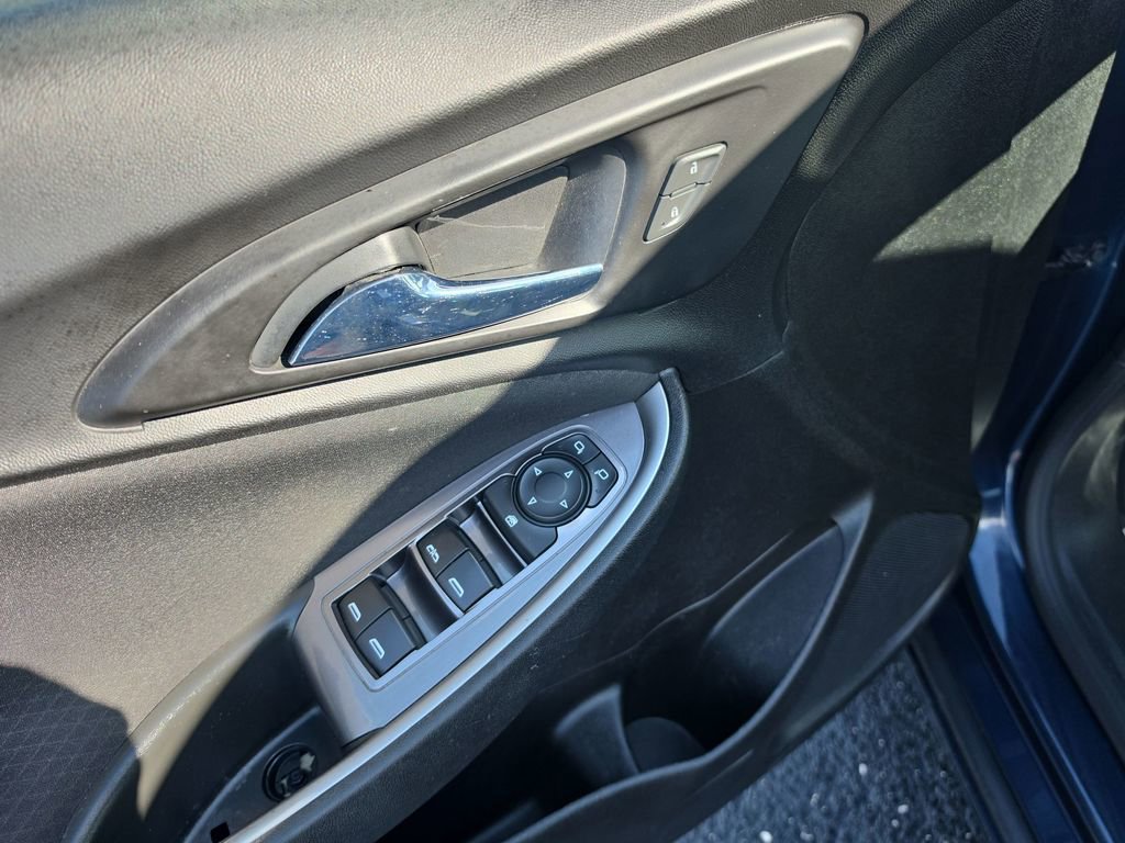 Used 2022 Chevrolet Malibu LT FWD image 13