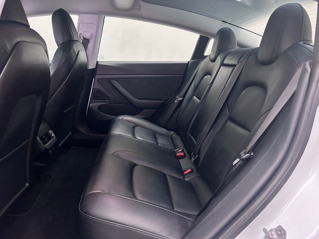 Used 2020 Tesla Model 3 Standard Range Plus image 16