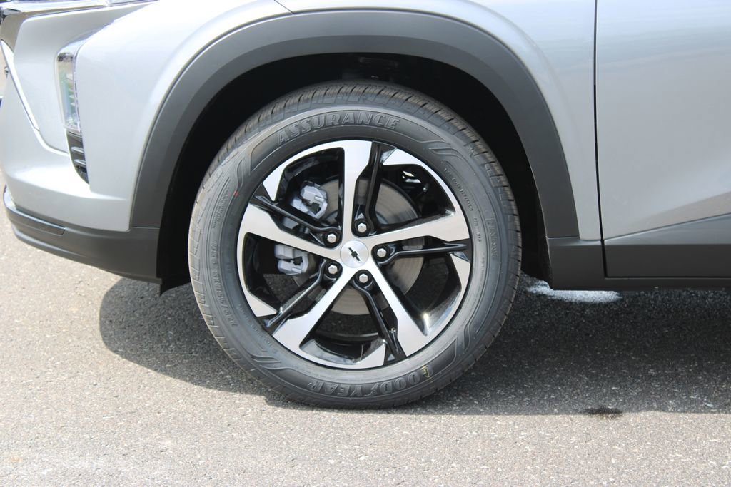 New 2026 Chevrolet Trax RS w/ Sunroof Package FWD image 17