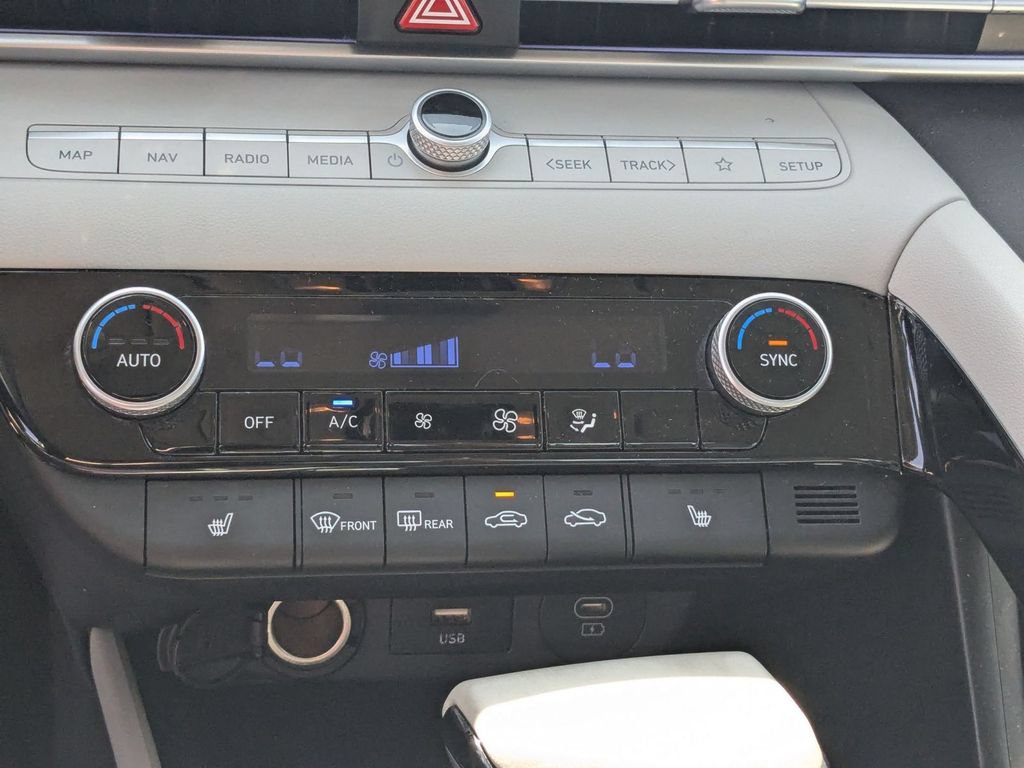 Used 2025 Hyundai Elantra Limited FWD image 20