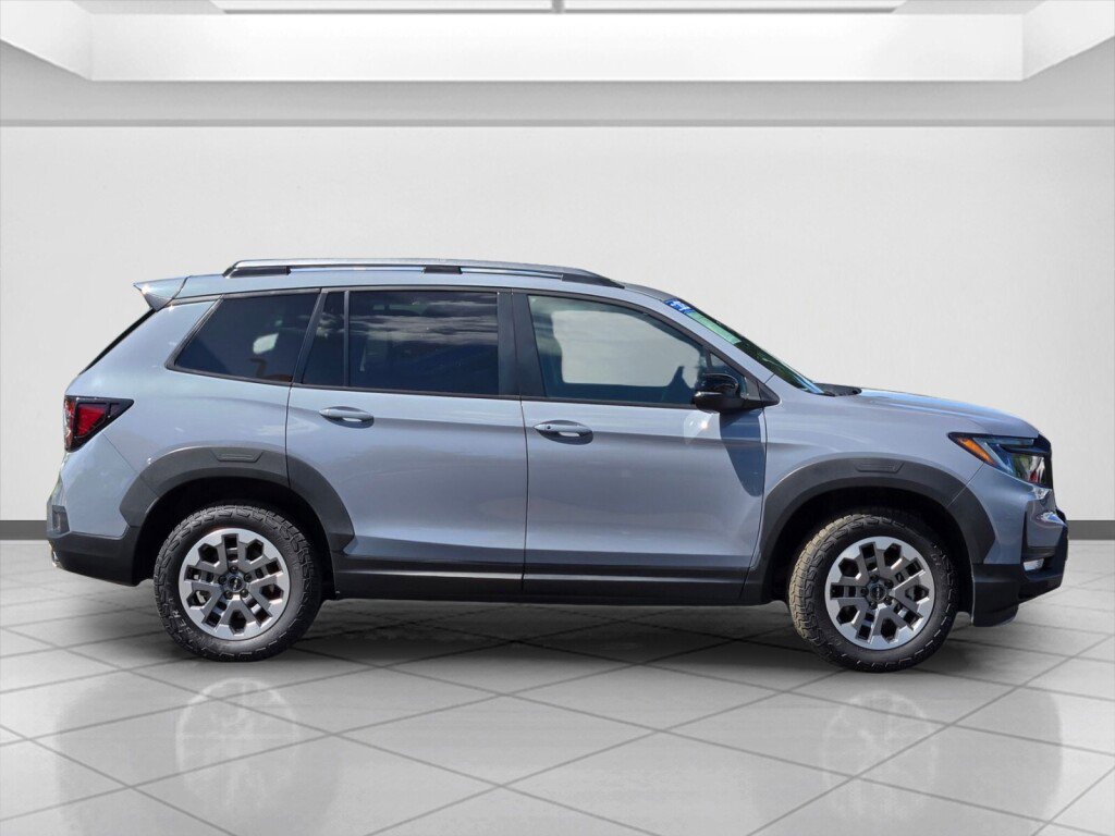 Certified 2025 Honda Passport TrailSport image 4