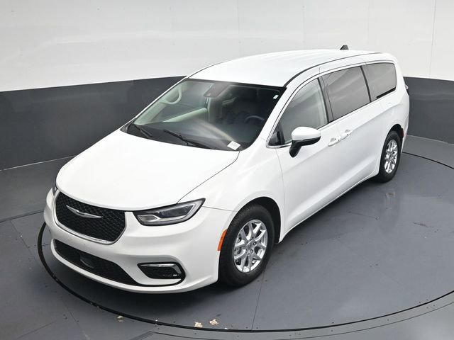 Used 2023 Chrysler Pacifica Touring-L image 44