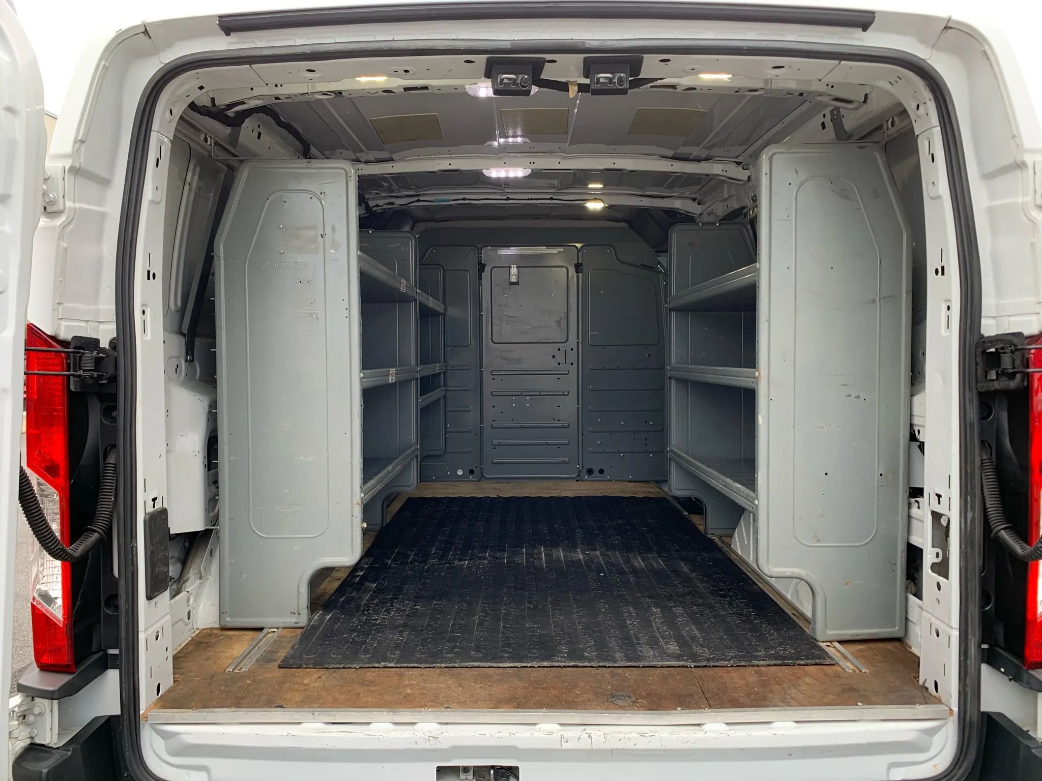 Used 2015 Ford Transit 250 130 Low Roof RWD image 34
