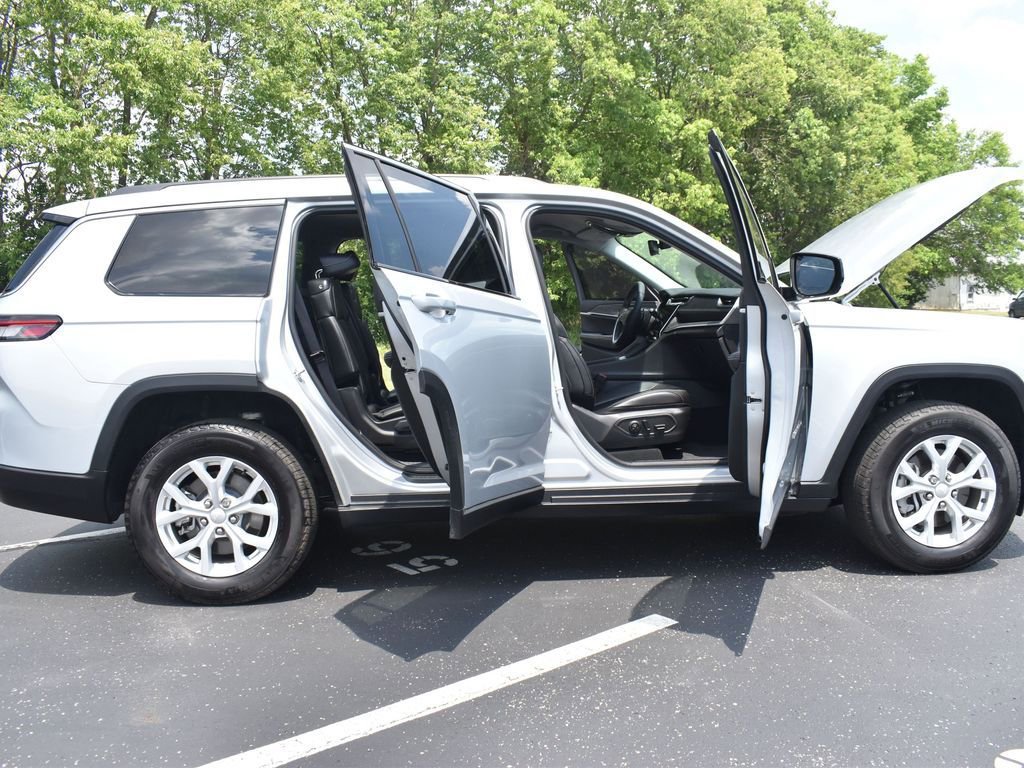 Used 2023 Jeep Grand Cherokee L Limited w/ Trailer Tow Group (B) image 15