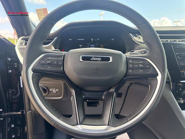 Used 2025 Jeep Grand Cherokee Altitude AWD/4WD image 21