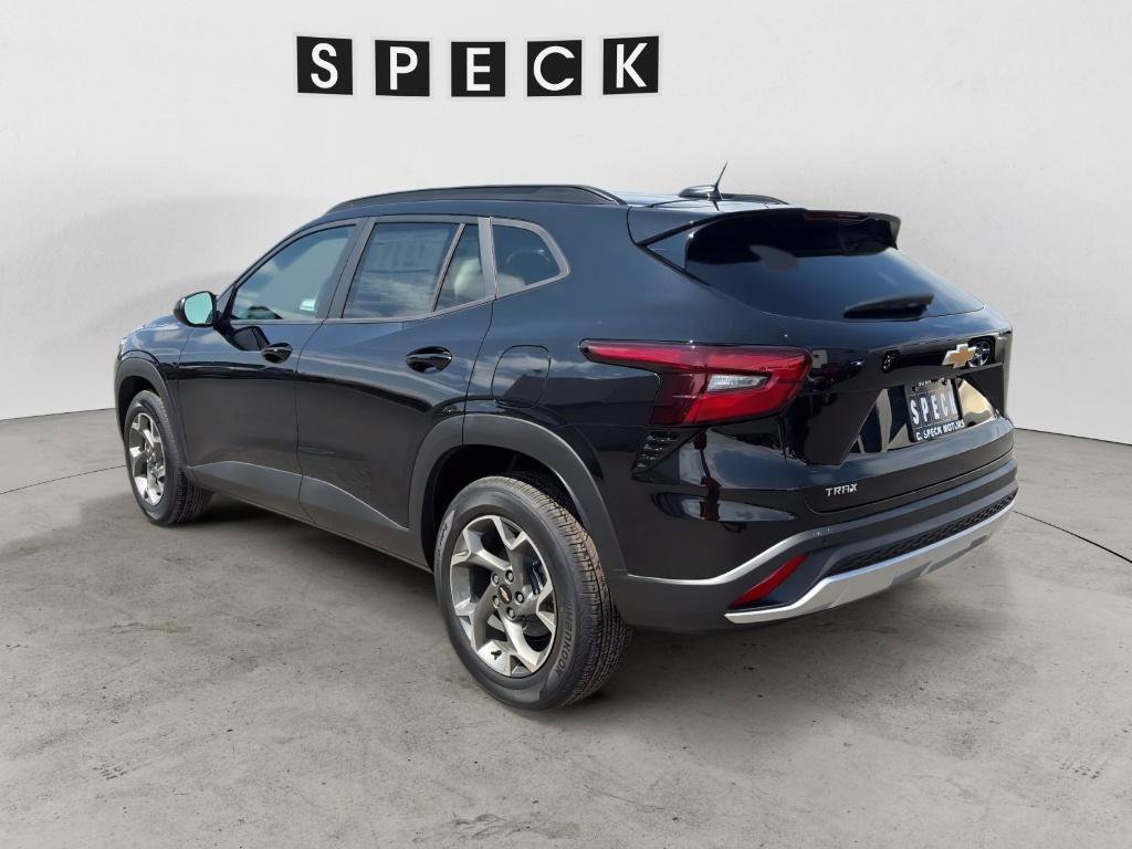 New 2026 Chevrolet Trax LT w/ Sunroof Package FWD image 3