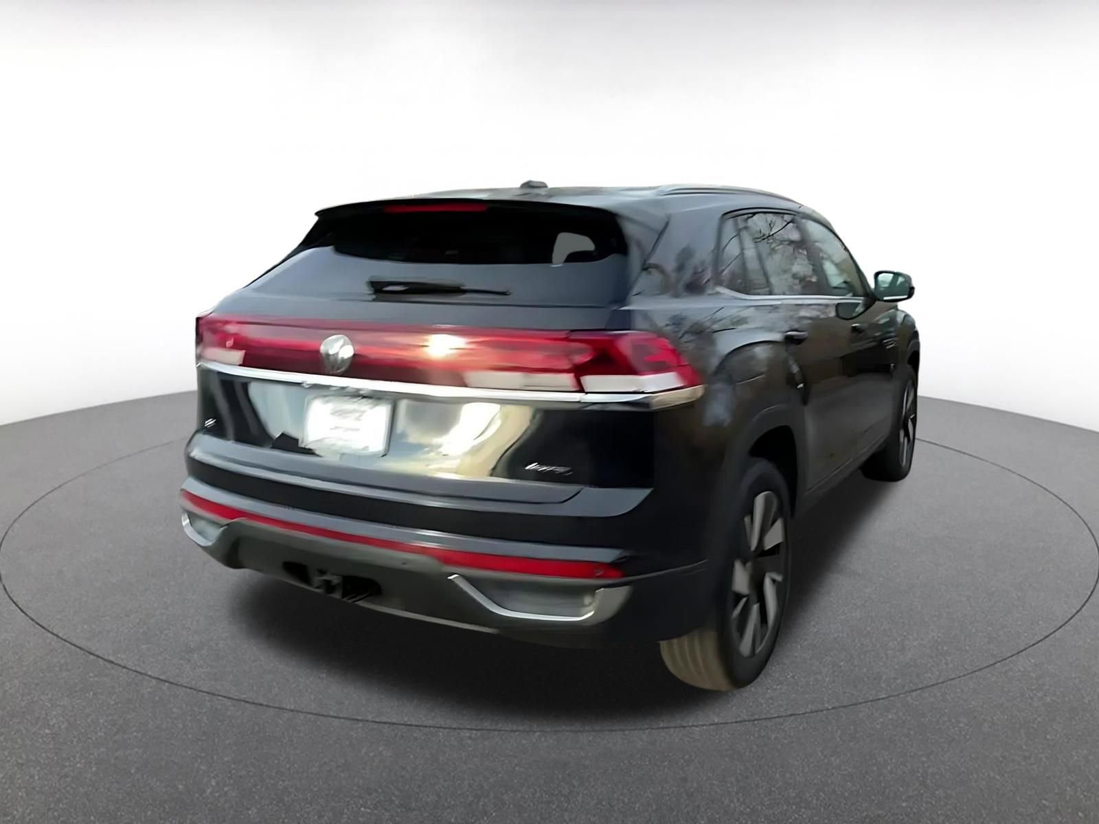 Used 2025 Volkswagen Atlas Cross Sport SE image 14