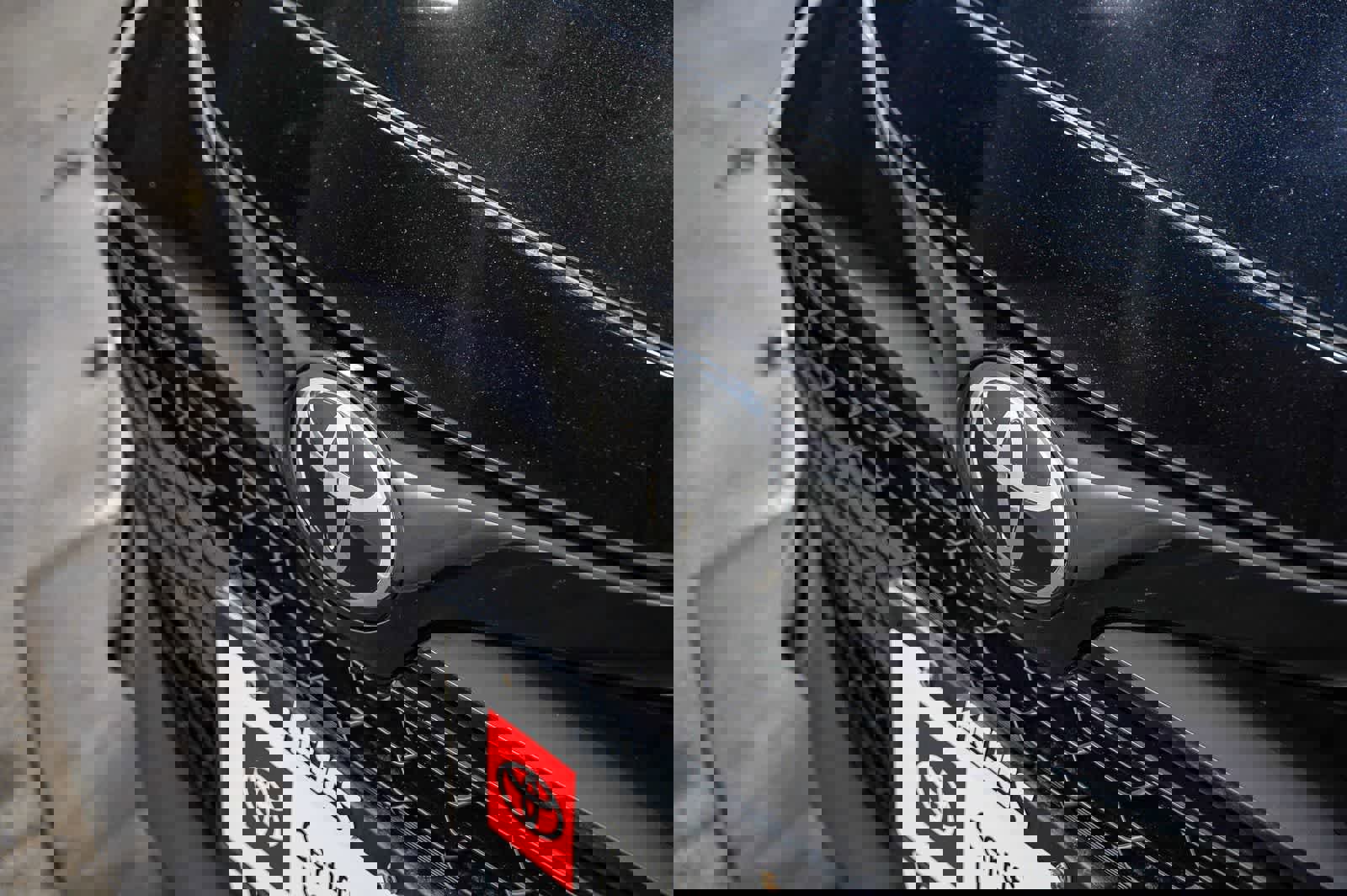 Certified 2020 Toyota Corolla SE w/ SE Preferred Package FWD image 9