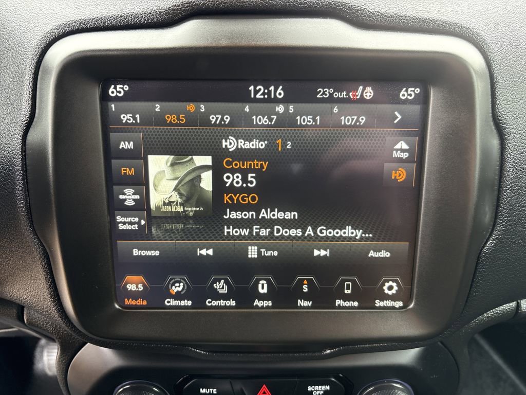 Used 2021 Jeep Renegade Latitude image 18