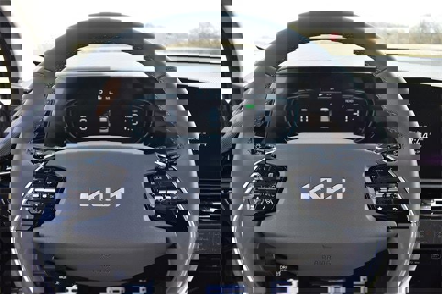 New 2025 Kia Niro EX Touring image 27