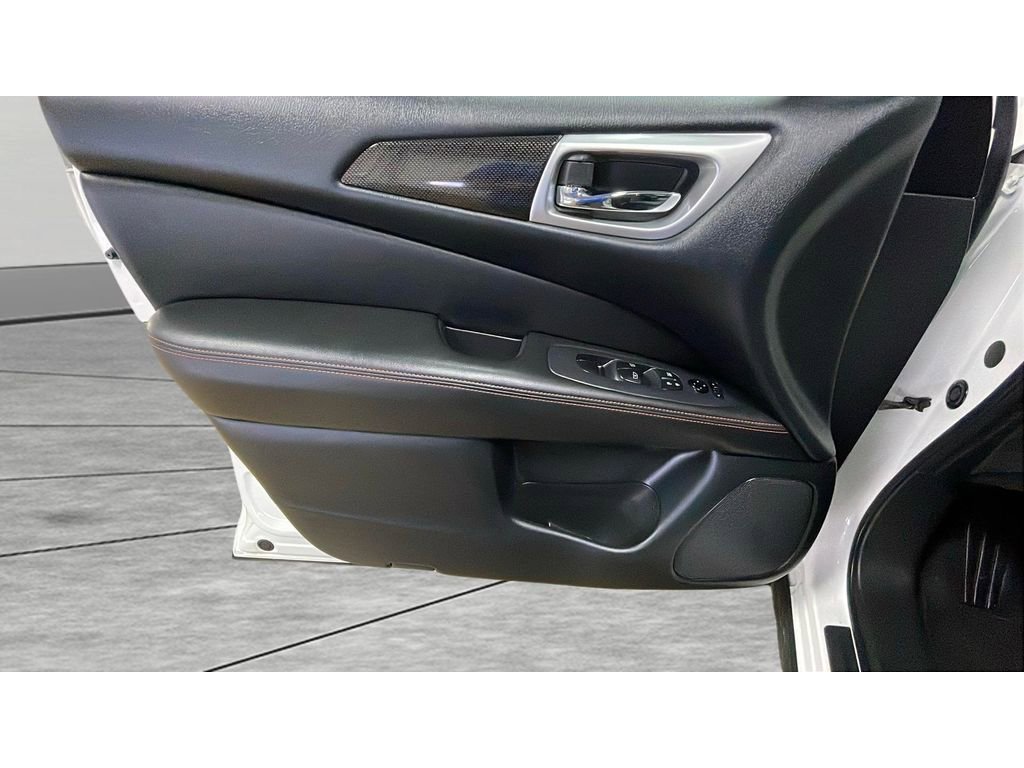 Used 2020 Nissan Pathfinder SV image 9