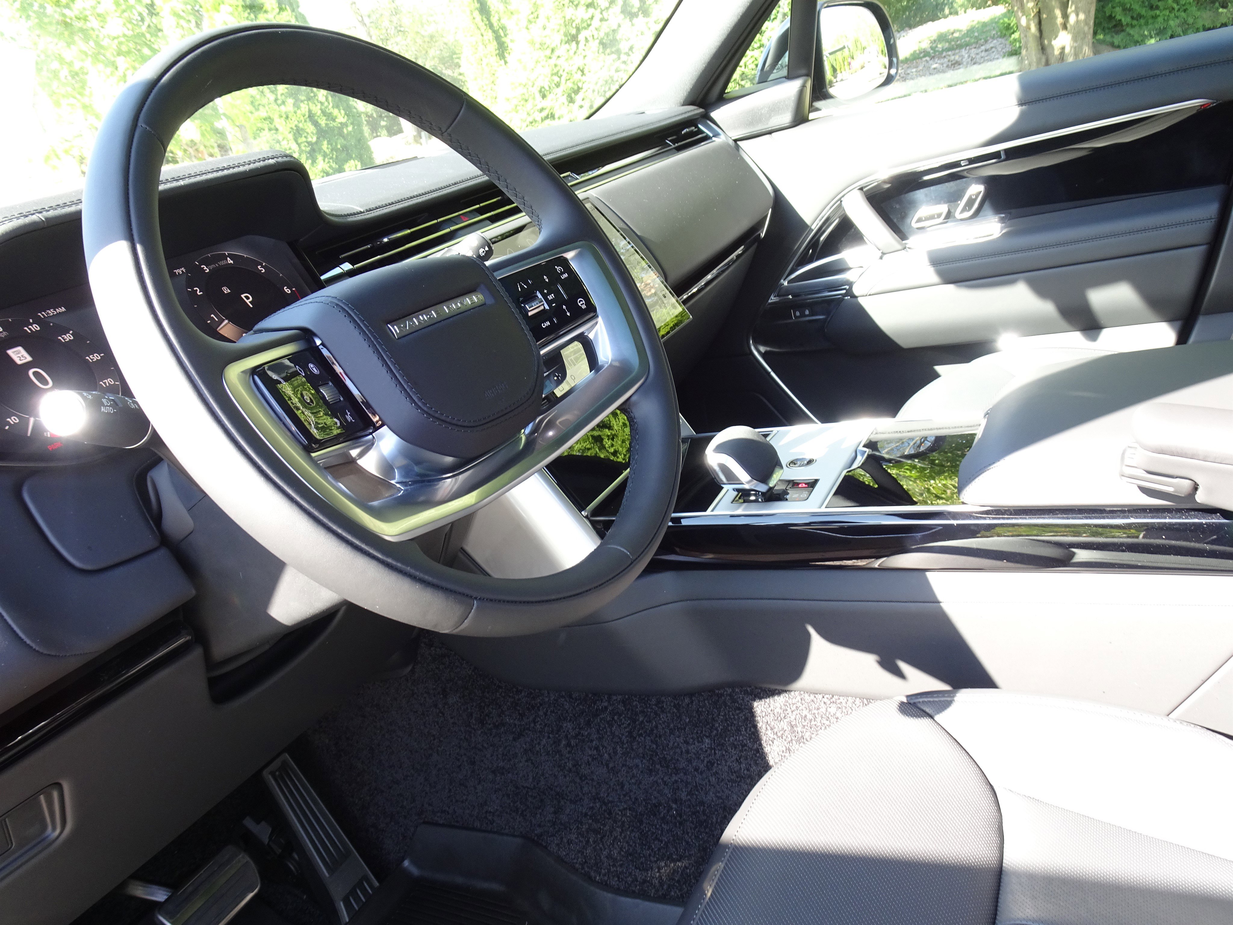 New 2025 Land Rover Range Rover SE image 17