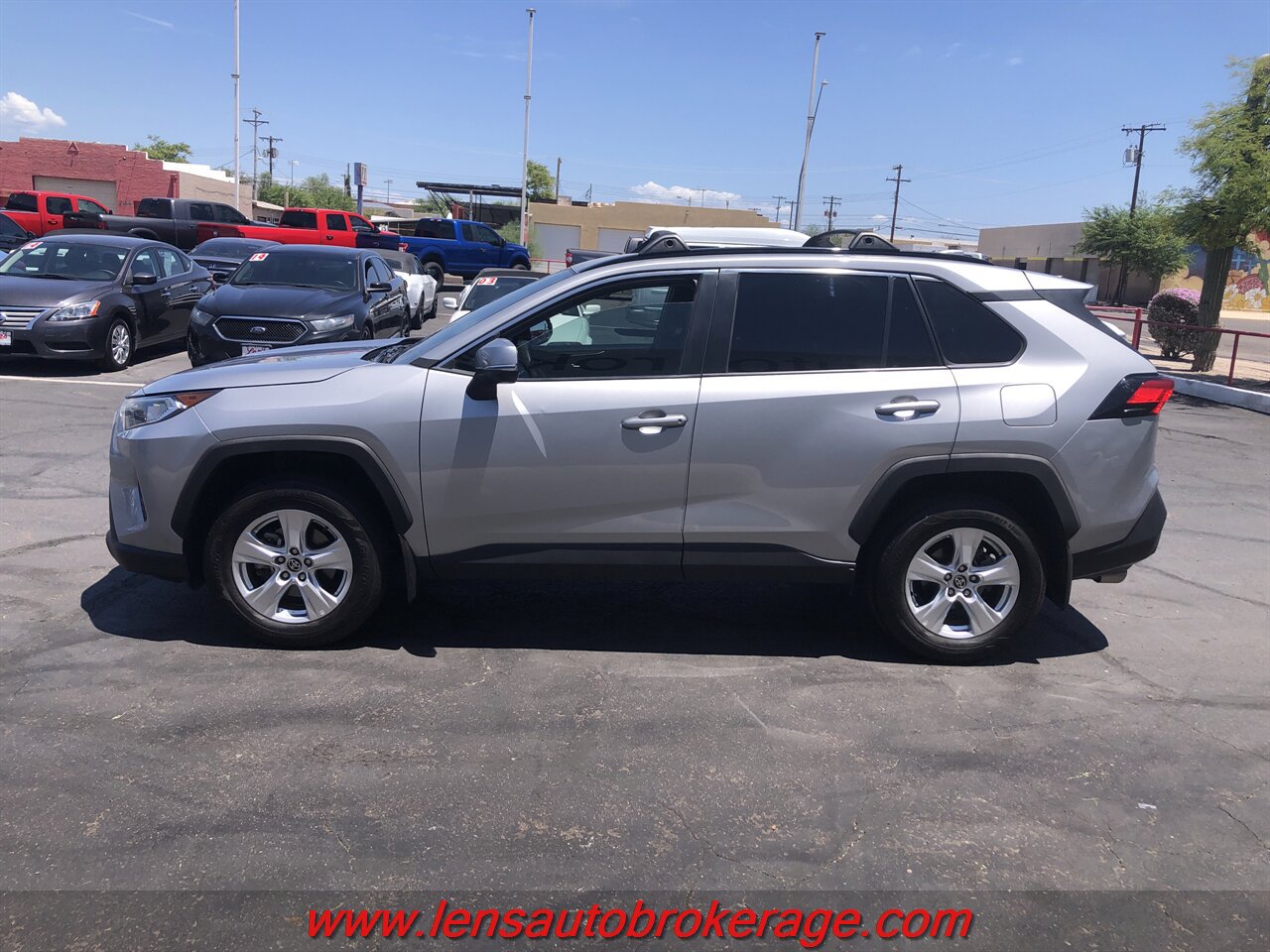Used 2021 Toyota RAV4 XLE AWD/4WD image 5
