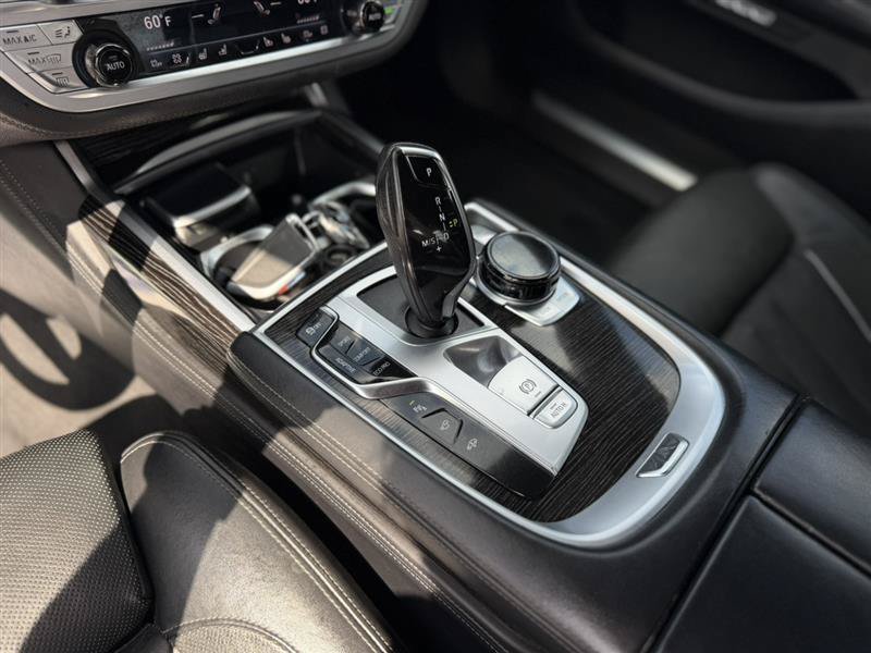 Used 2018 BMW 750i RWD image 19