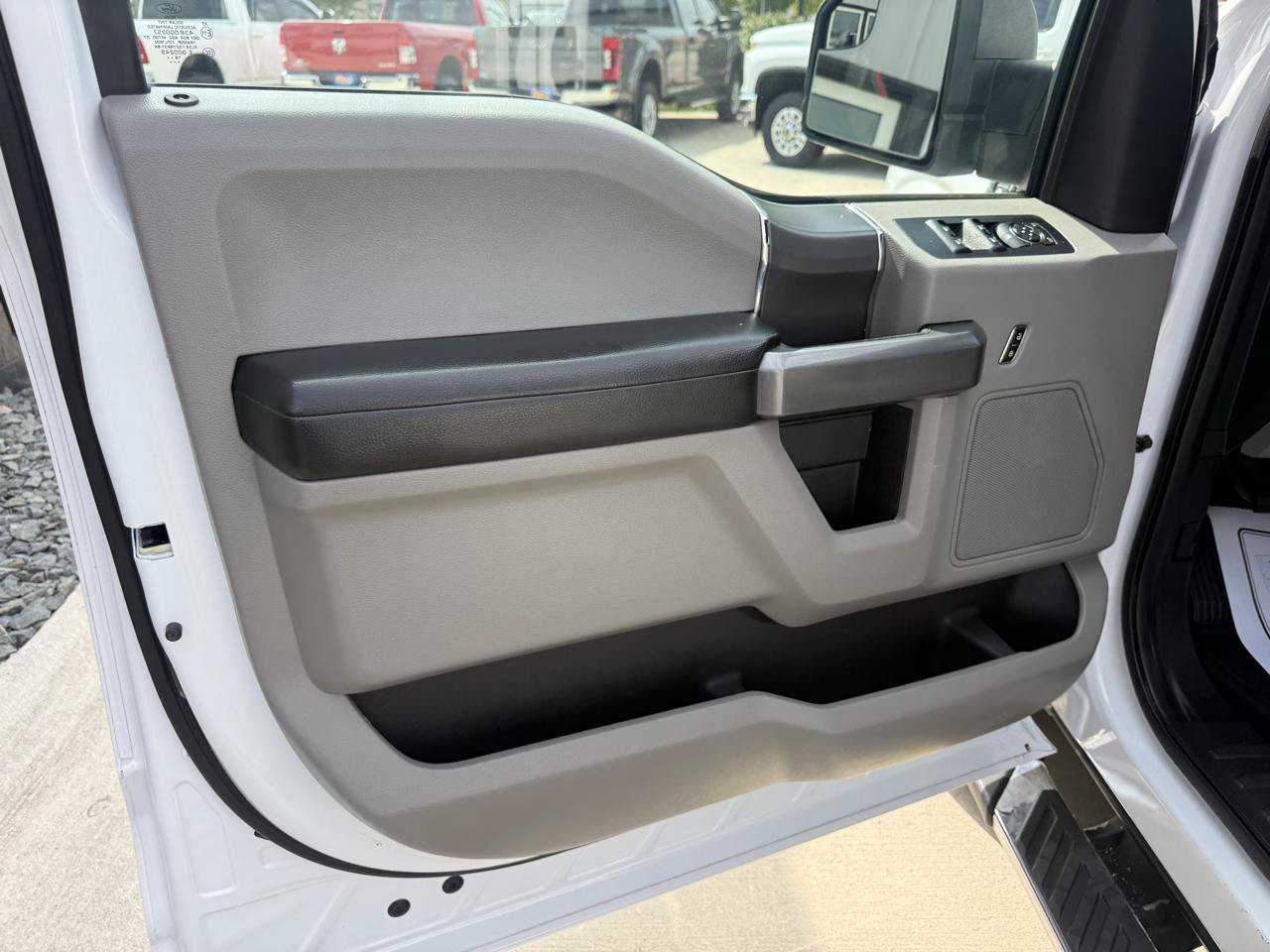 Used 2017 Ford F150 XLT w/ Equipment Group 302A Luxury AWD/4WD image 14