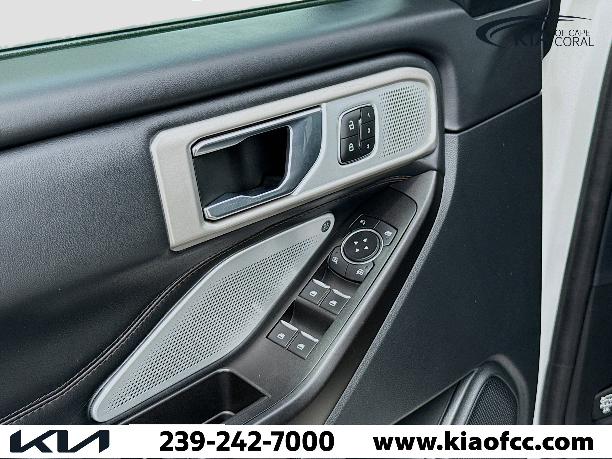 Used 2020 Ford Explorer Platinum w/ Premium Technology Package image 24