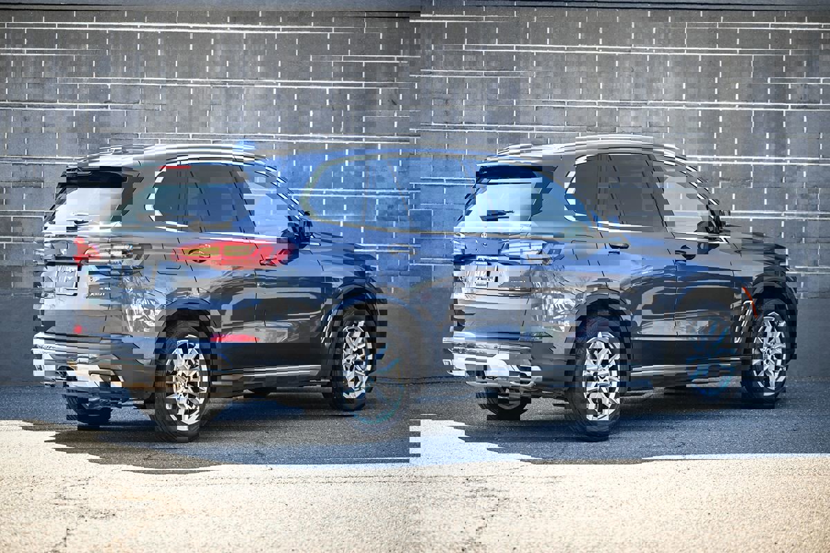 Used 2021 BMW X5 xDrive40i w/ Convenience Package image 3