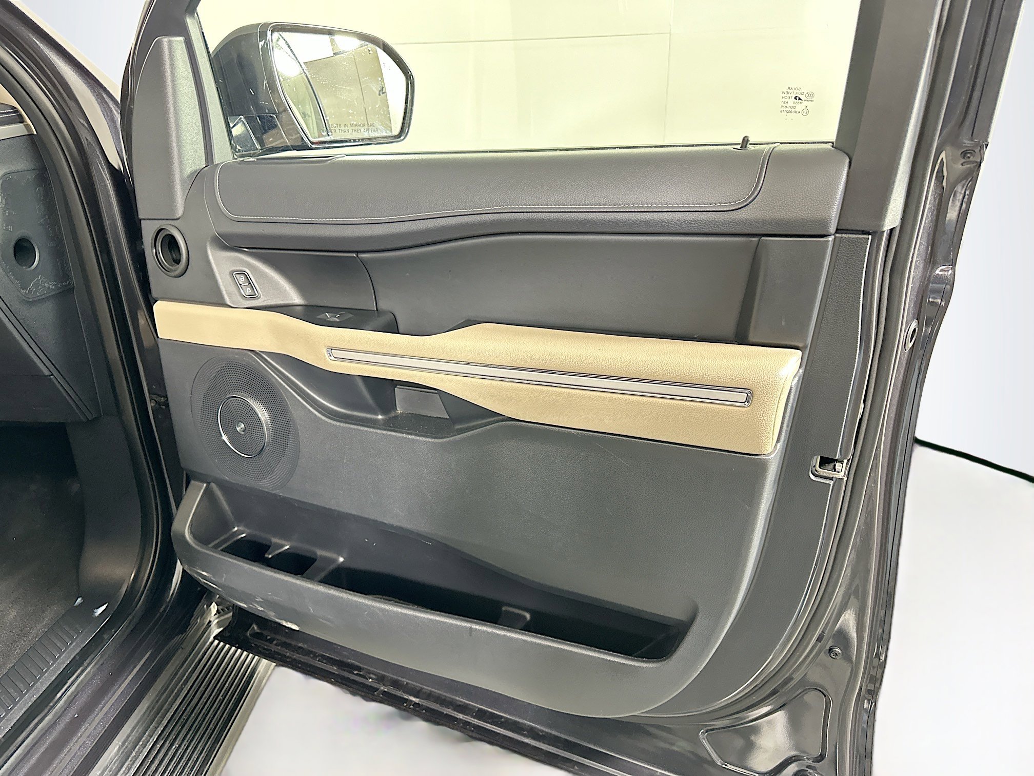 Used 2024 Ford Expedition Limited image 35