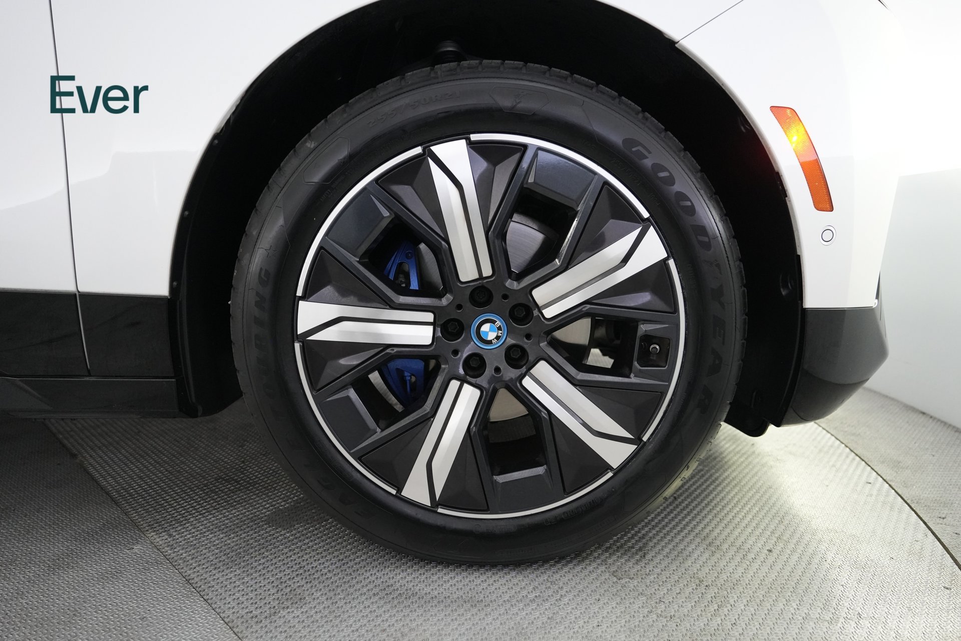 Used 2024 BMW iX xDrive50 w/ Sport Package AWD/4WD image 20