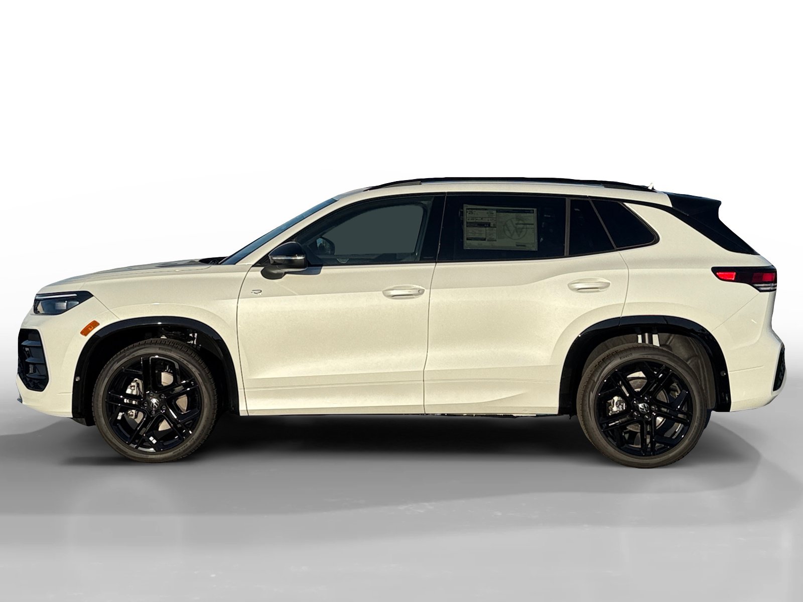 New 2026 Volkswagen Tiguan SE R-Line AWD/4WD image 2