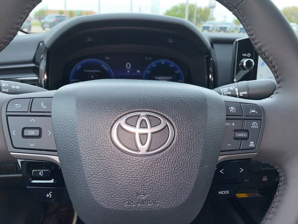 Used 2025 Toyota Camry XLE w/ Premium Package image 11