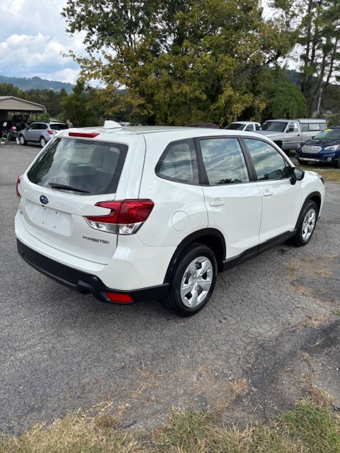 Used 2022 Subaru Forester 2.5i AWD/4WD image 6