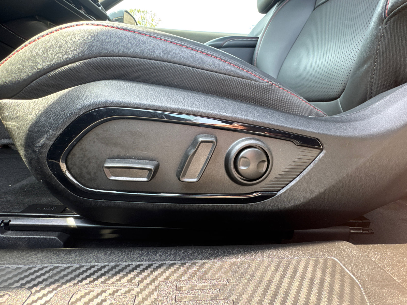 Used 2025 Dodge Charger R/T w/ Plus Group image 10